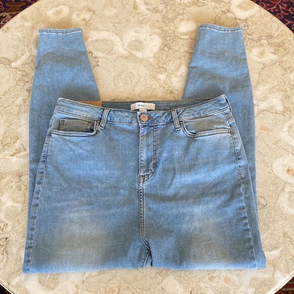 NWT Forever 21 Sculpted High Rise Skinny Light Wash Distressed Jeans - Picture 3 of 14